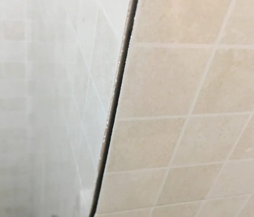 巴彦瓷砖空鼓维修公司分享阳台瓷砖脱落的修复过程可以分为以下几个步骤