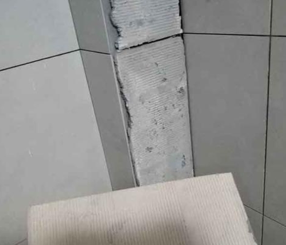 巴彦瓷砖空鼓维修公司分享下厨房瓷砖脱落的补救措施。